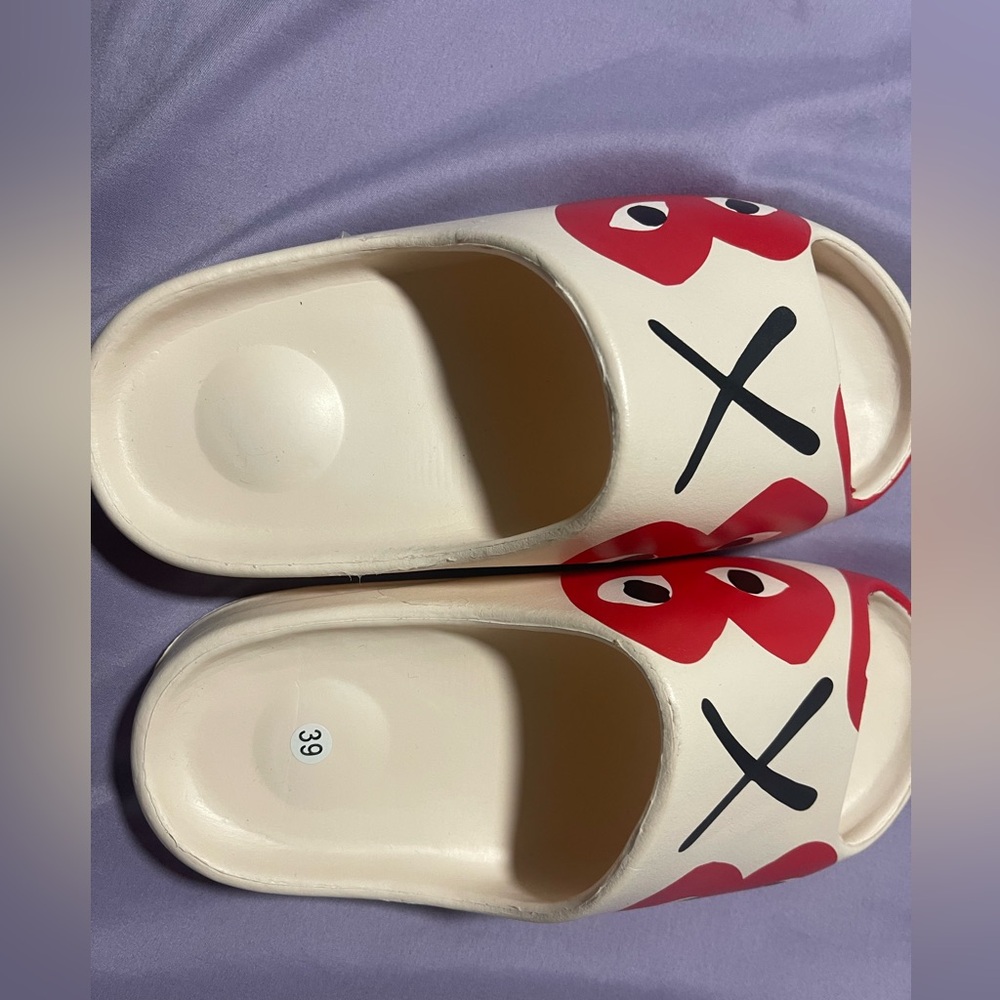 Never worn size 7 foam slides